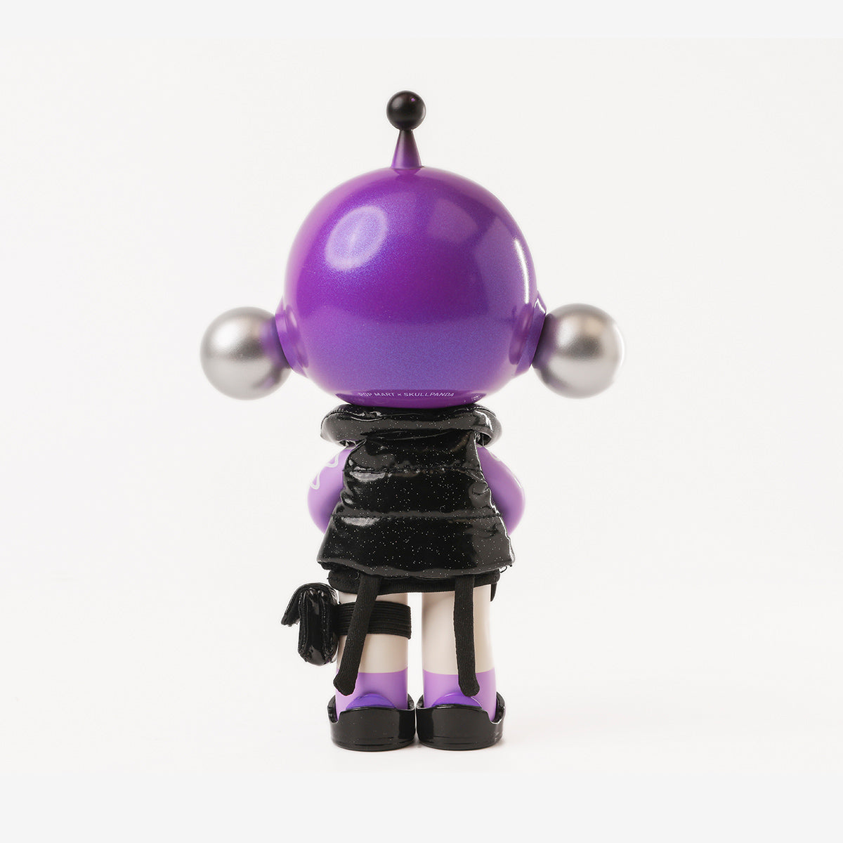 POP MART SKULLPANDA OOTD Glaring Figurine