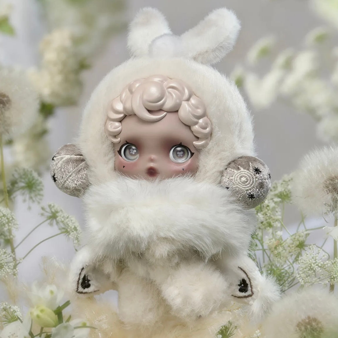 POPMART / SKULLPANDA L’impressionnisme 𝐒𝐊𝐔𝐋𝐋𝐏𝐀𝐍𝐃𝐀 drifts through a garden of light, where